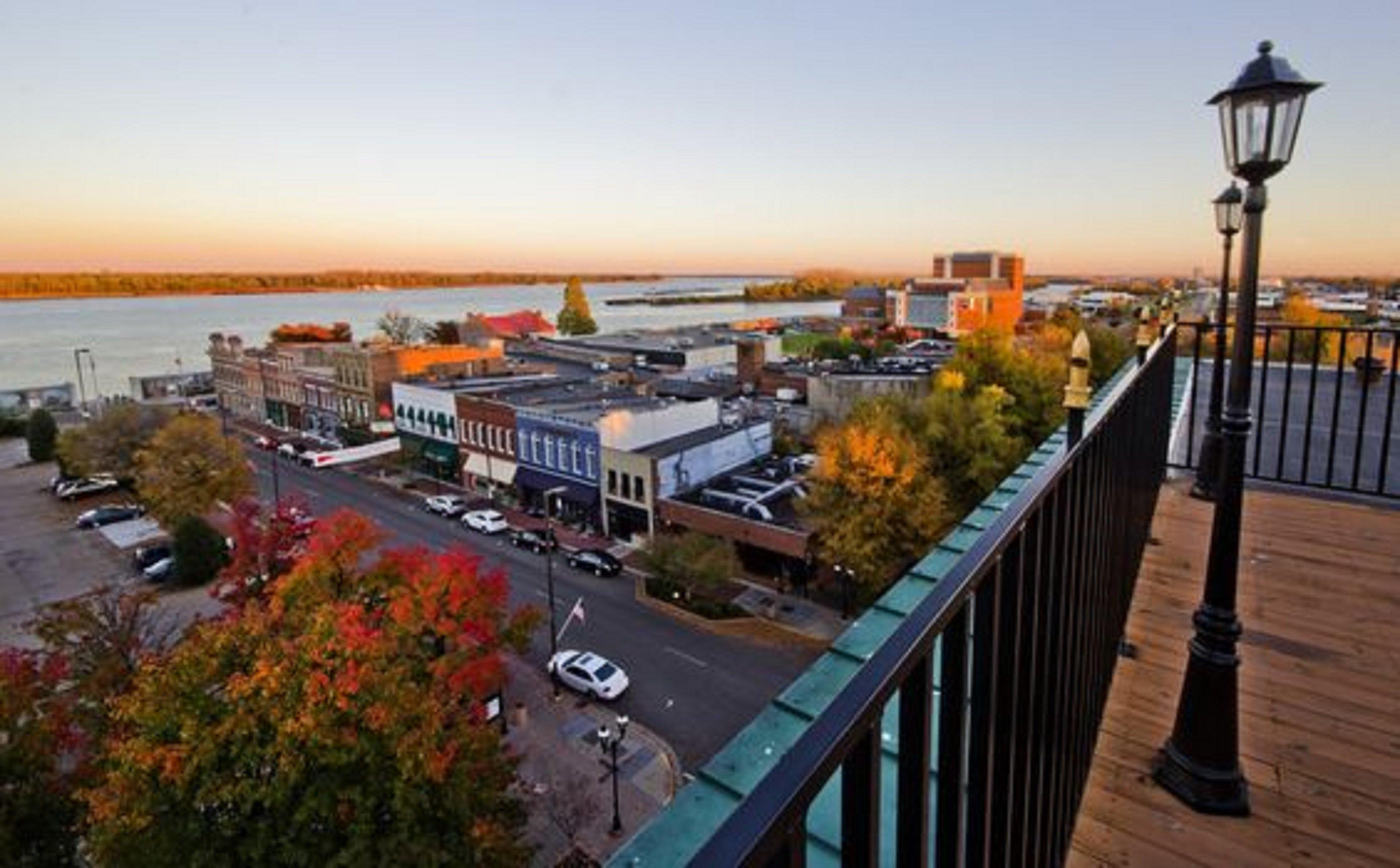 Riverfront By Ihg Hotel