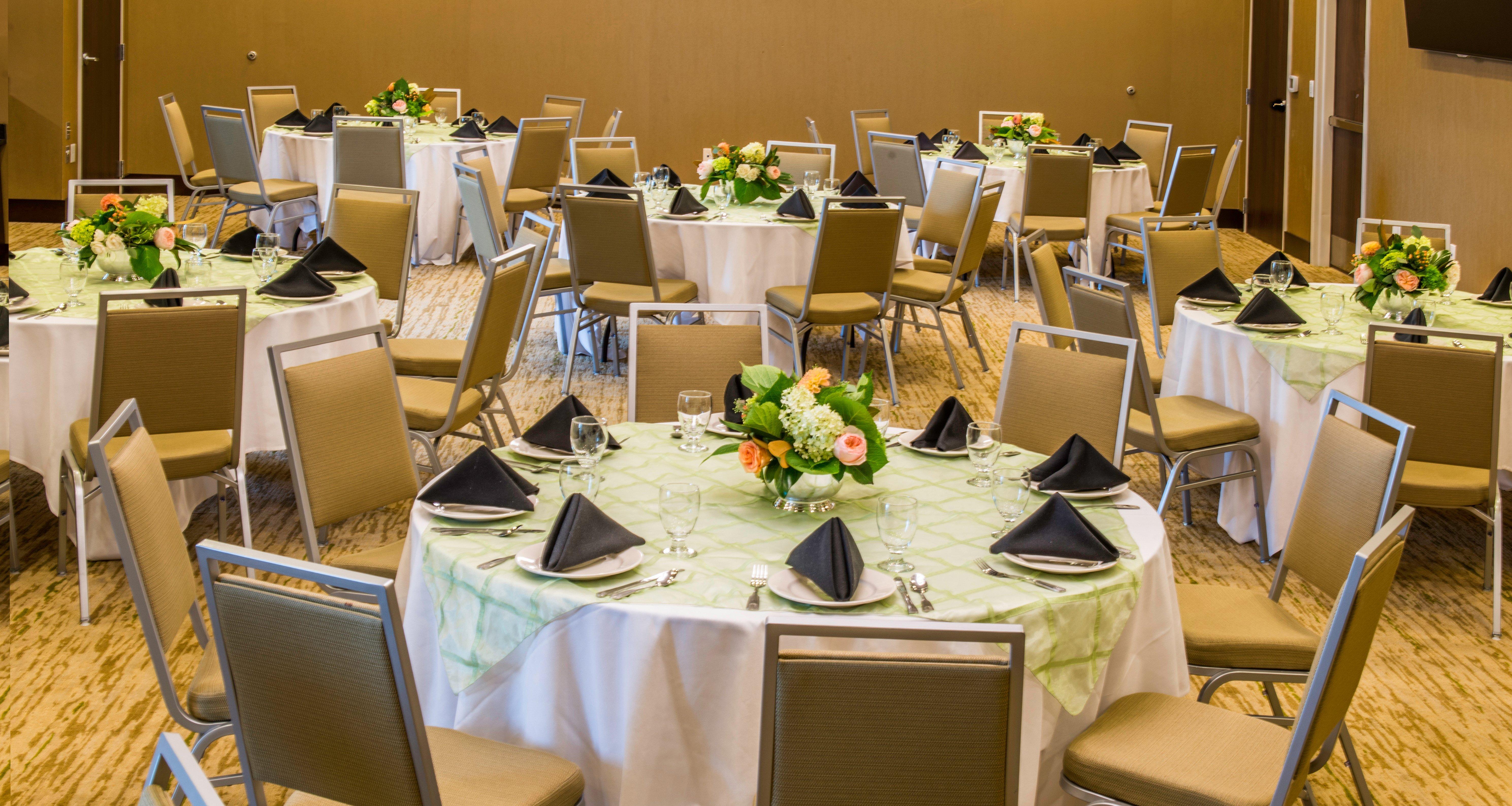 Holiday Riverfront By Ihg