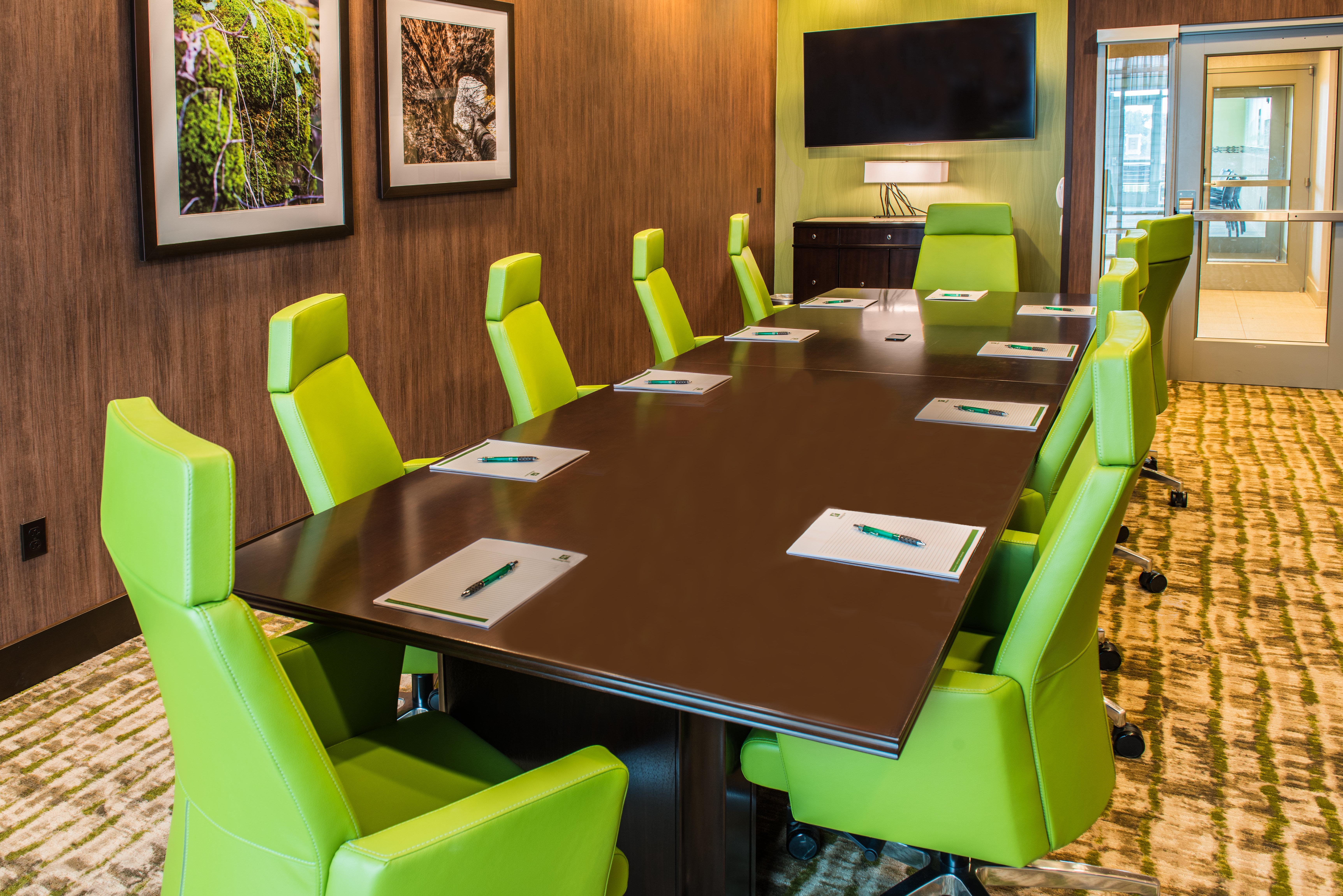 Hotel Holiday Riverfront By Ihg 3*